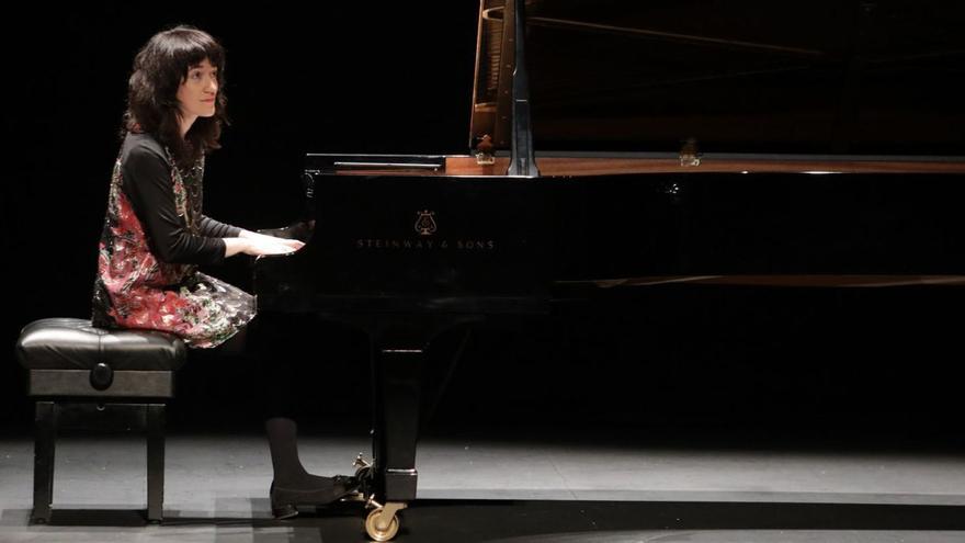 La fusión al piano de Noelia Rodiles deleita al público del Jovellanos | JUAN PLAZA