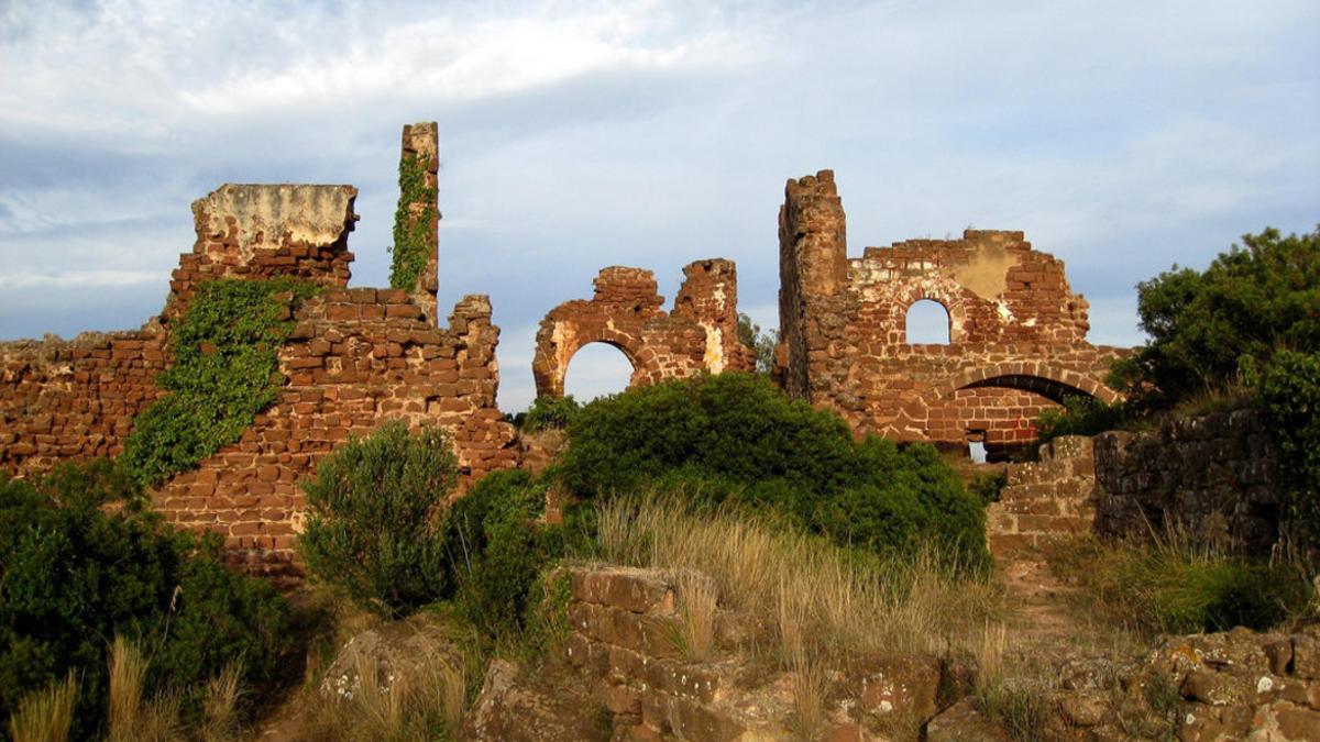 Vista del castillo de Eramprunyà, en Gavà.
