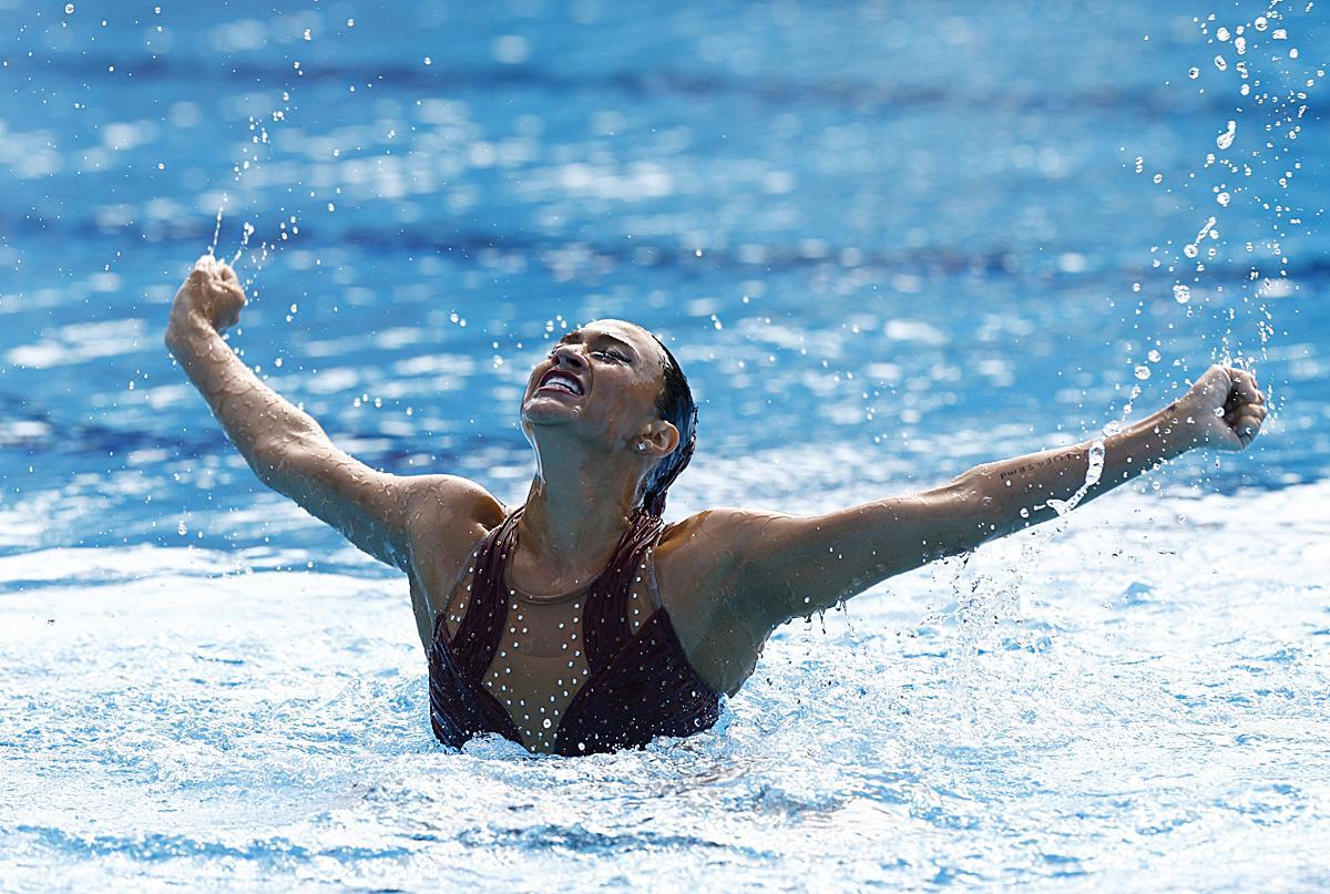 Andrea Fuentes rescata a Anita Álvarez en el mundial de natación