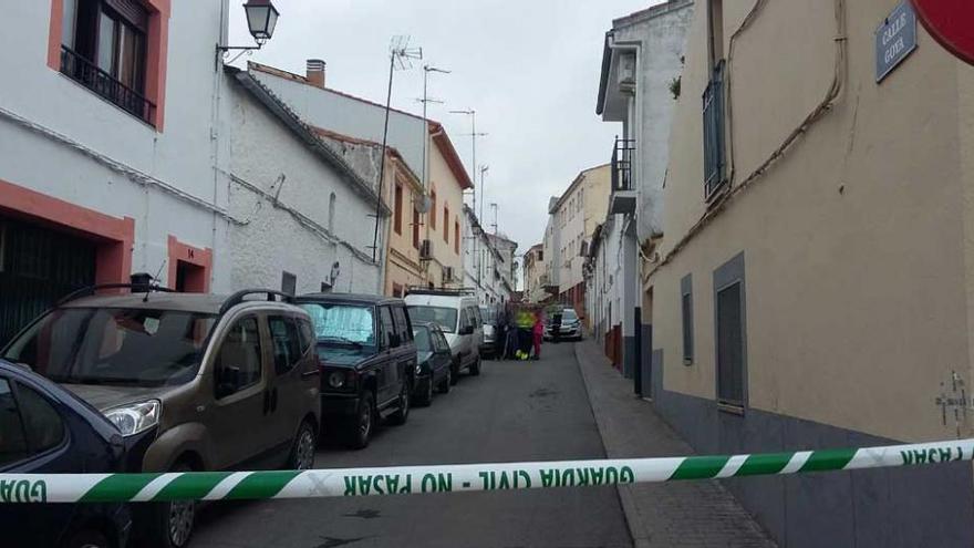 Un hombre dispara varios tiros contra dos viviendas en Malpartida de Plasencia