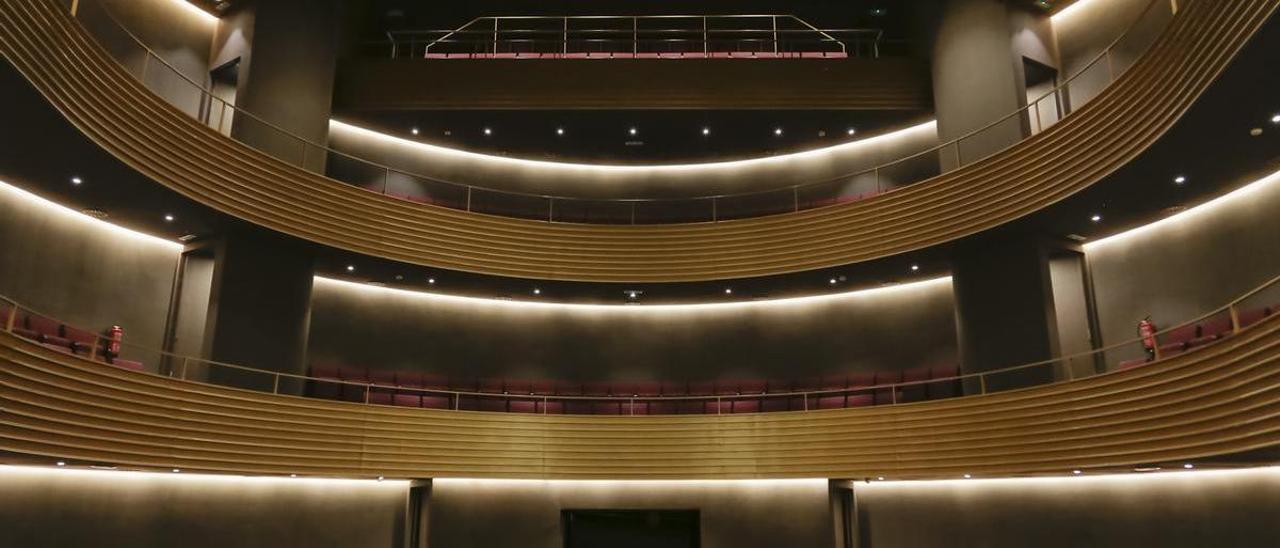 Tras la remodelación, el Teatro María Luisa cuenta con tres plantas y plateas, y está preparado para albergar grandes espectáculos.