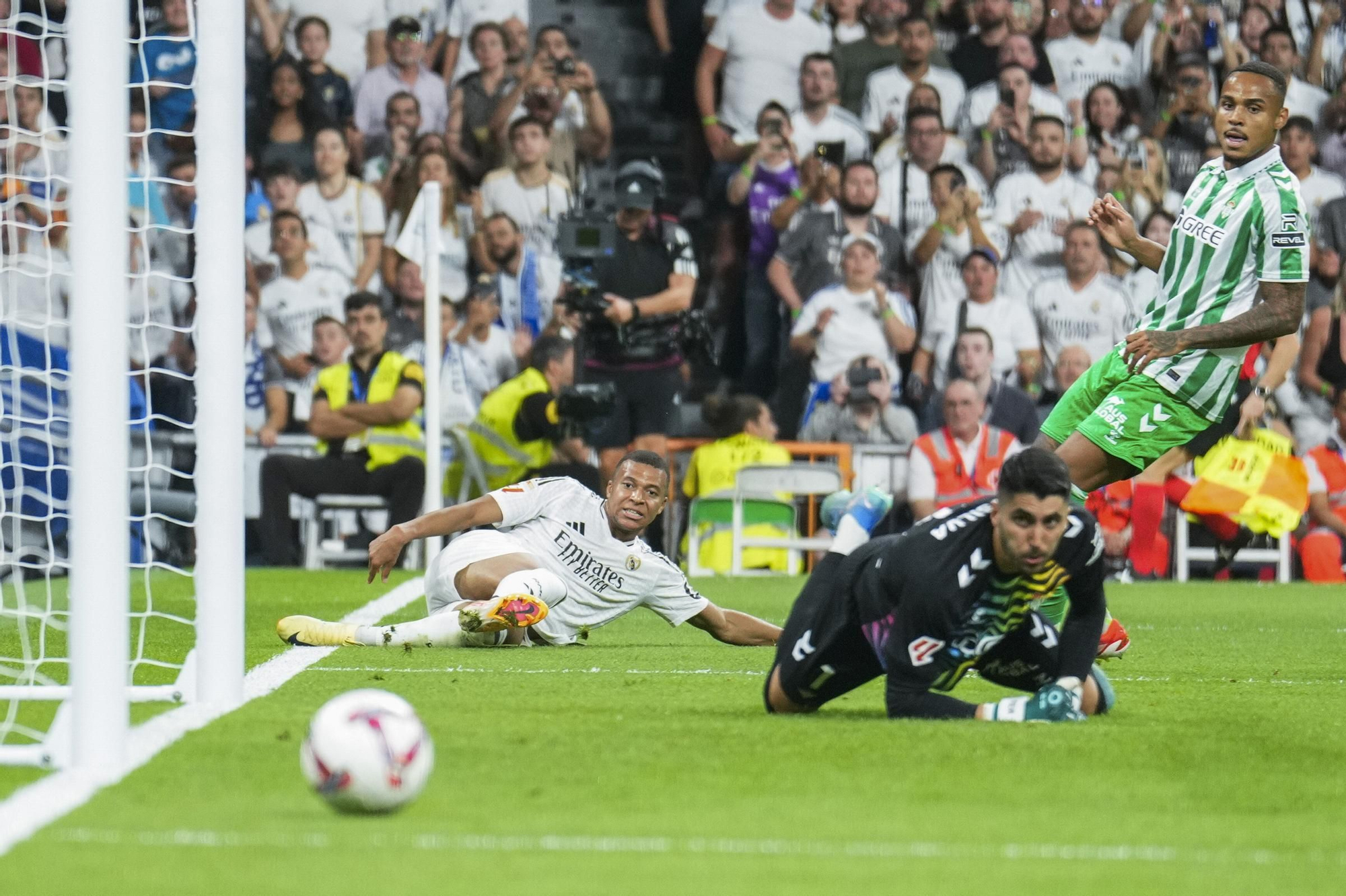 Empate sin goles al descanso entre Real Madrid y Betis (0-0)