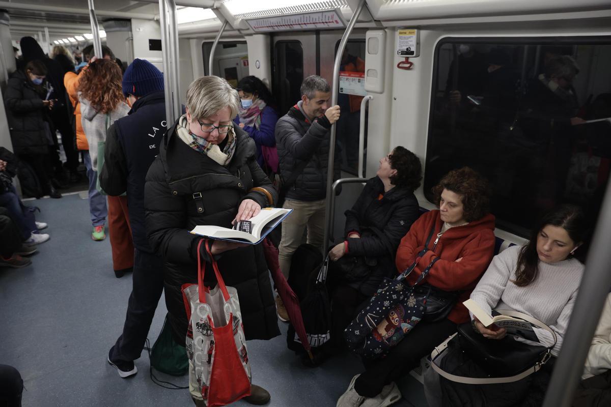 Primer día sin la mascarilla obligatoria en el transporte público