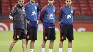 Luis Enrique (i) dirige un entrenamiento ante Morata, Asensio y Ceballos.