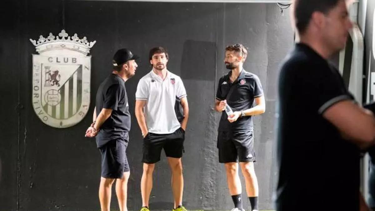 Integrantes de la expedición del Azuaga en el tunel del Nuevo Vivero el día de la no disputa del partido.