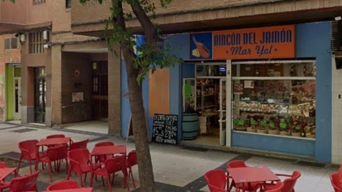 Los dos acusados asaltaron de madrugada la charcutería el 'Rincón del Jamón', ubicado en el barrio zaragozano de La Almozara.