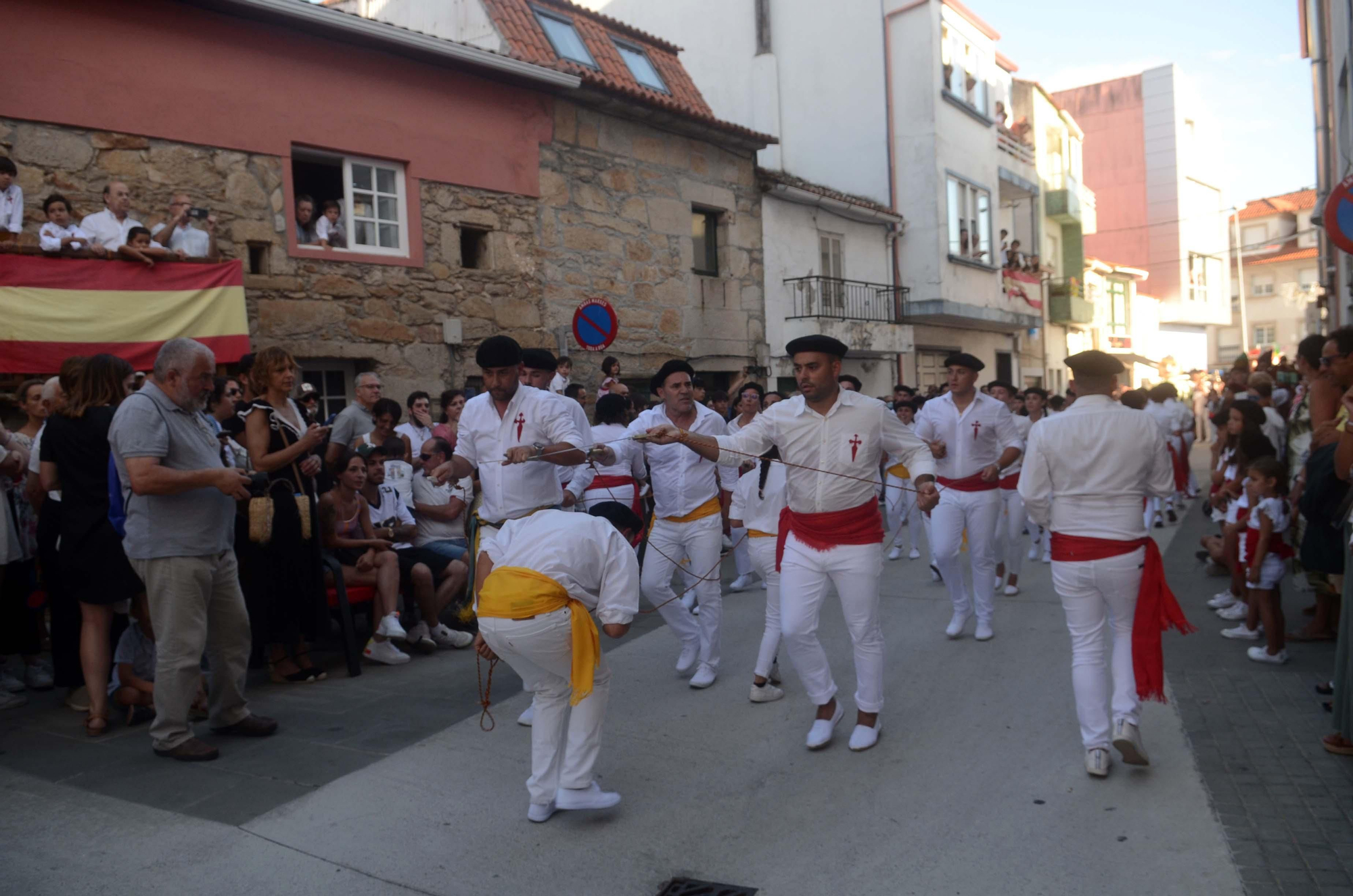 La "Danza de las Espadas" recupera en Carril todo su esplendor