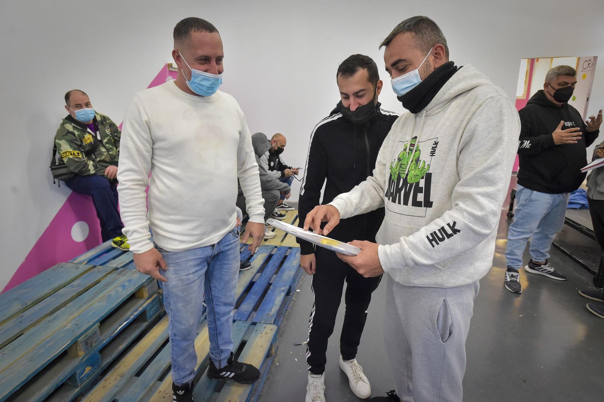 Murgueros de Tenerife ensayan con la murga Los Payasos Alborotados.