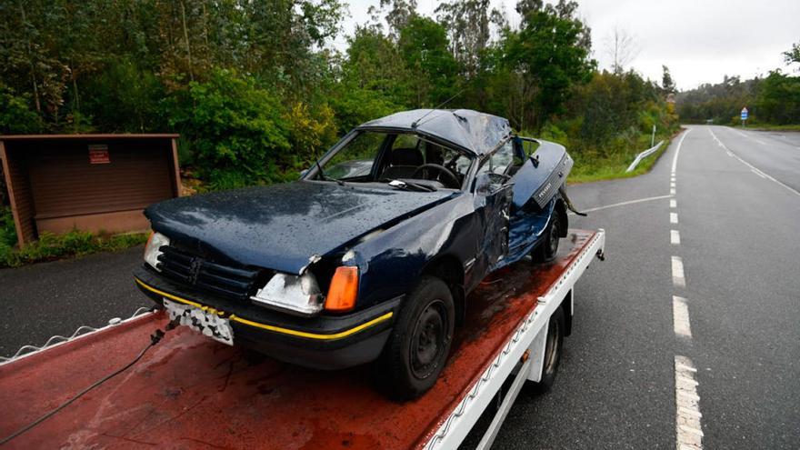 El coche siniestrado en el accidente mortal. // Gustavo Santos