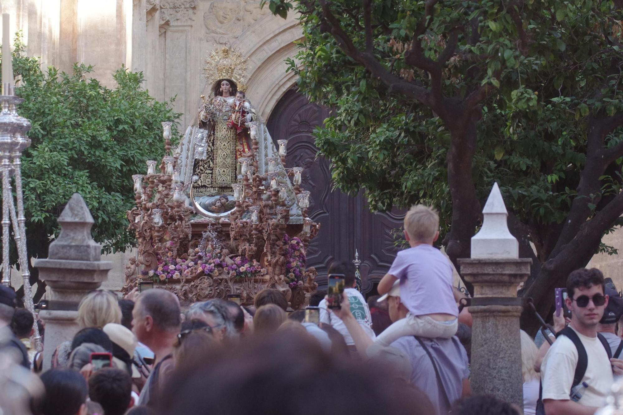 La procesión de la Virgen del Carmen Coronada de El Perchel, en imágenes