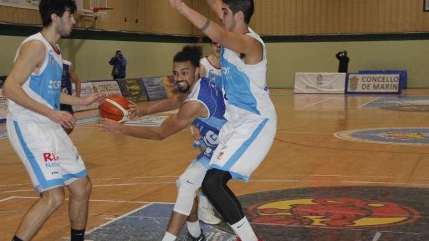 Tre Hale entrando a canasta. // Santos Álvarez