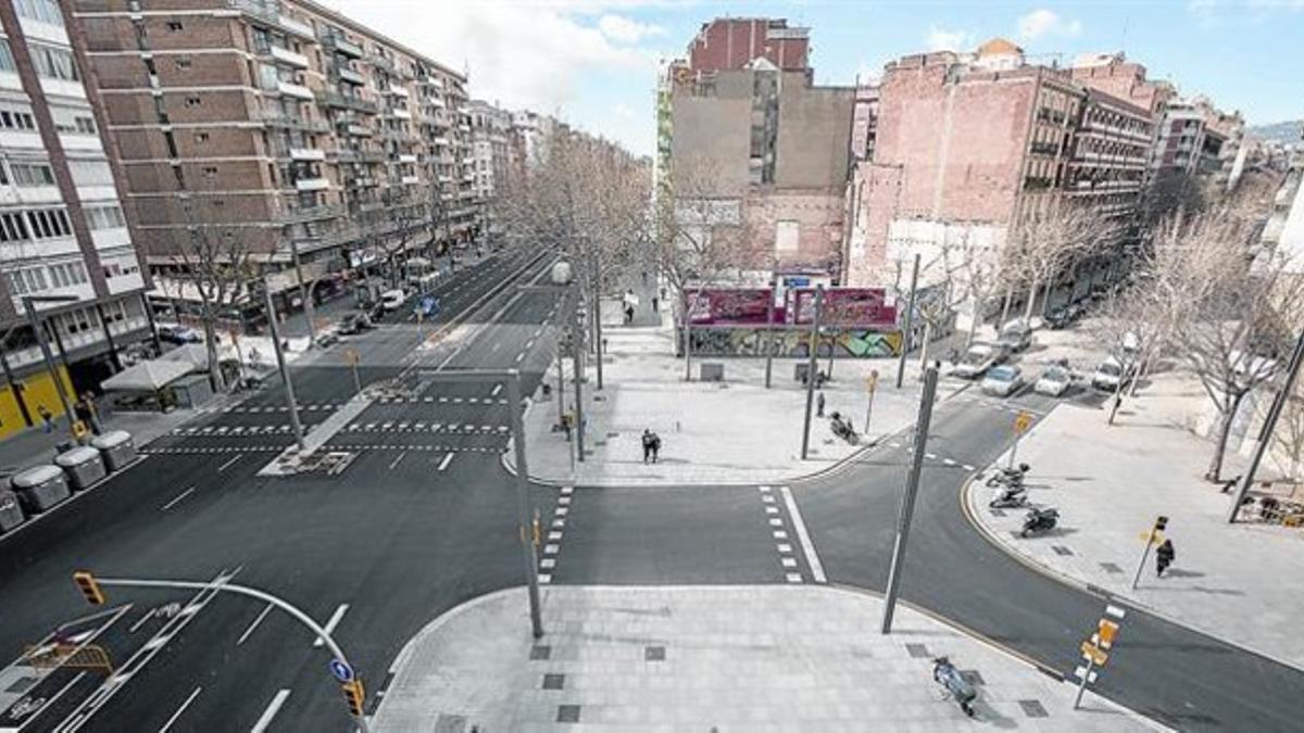 2015 Aspecto actual de la avenida del Paral·lel, a punto de finalizar la reforma.