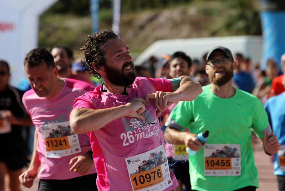 El Mouaziz, del Club Nerja de Atletismo ha vuelto a imponerse en la prueba, que ha alcanzado una participación récord con 7.500 corredores