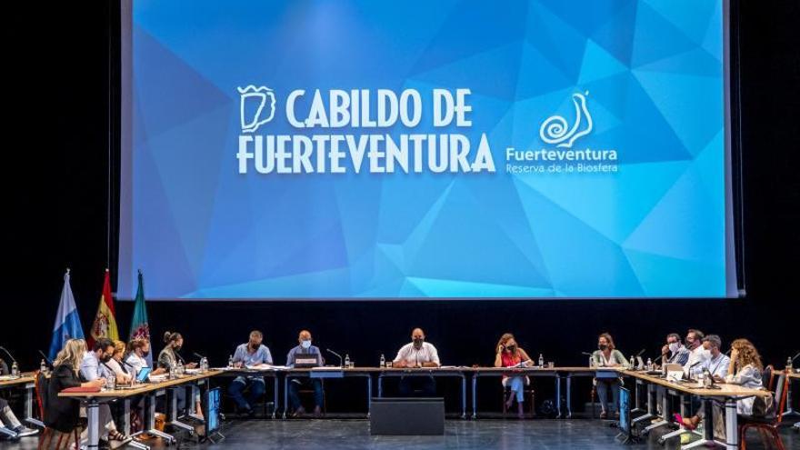 Plano general del Pleno del Cabildo Fuerteventura que se celebró este viernes. | | LP / DLP
