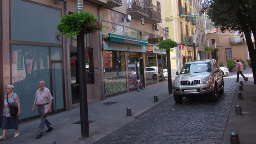 Pisos situats davant de l&#039;Escola Superior de Disseny d&#039;Olot, ahir.