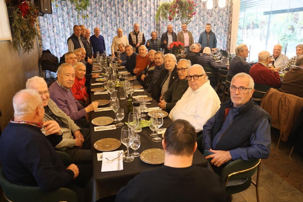 El homenaje de los Amigos del Villalobos de Elche a Juan Perán, en imágenes El homenaje de los Amigos del Villalobos de Elche a Juan Perán, en imágenes