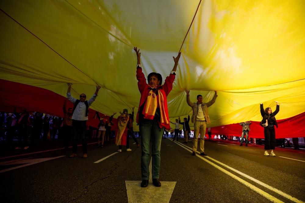 Vox concentra a miles de personas en Colón en ...