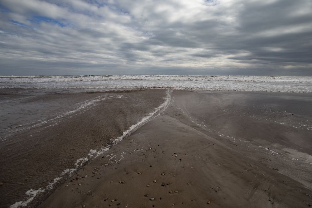 El temporal agrava la situación de la playa de Canet d'En Berenguer con nueva pérdida de arena y más piedras