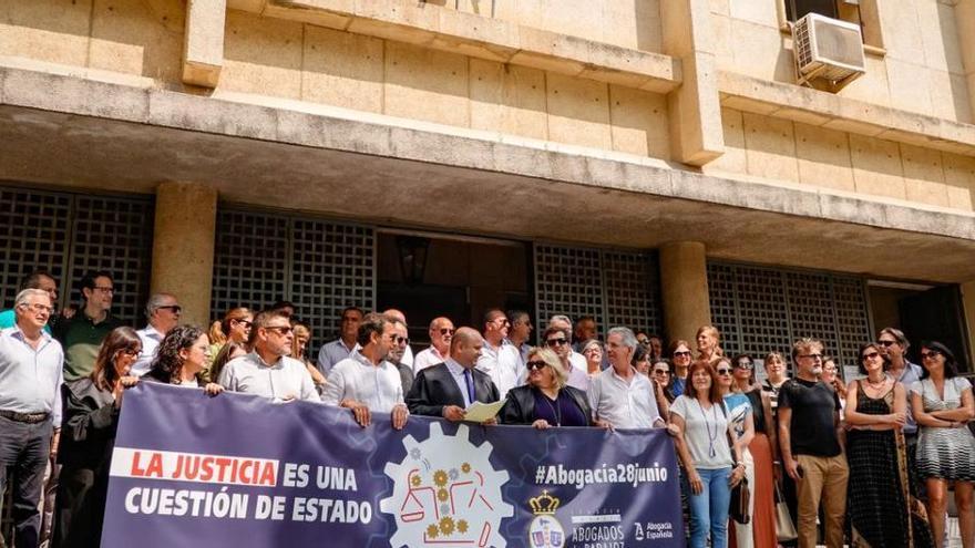 Indignación entre los abogados extremeños por las huelgas en los juzgados