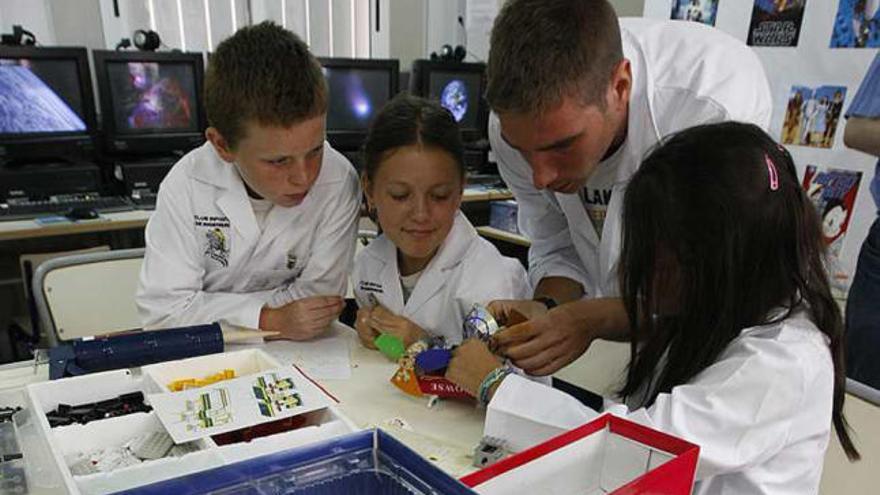 El colegio Pedro Duque fomenta los estudios en ingeniería a través de la construcción de robots