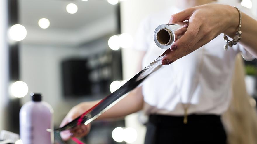 El sorprendente efecto del papel alumnio en tu pelo (y no es para hacer mechas)