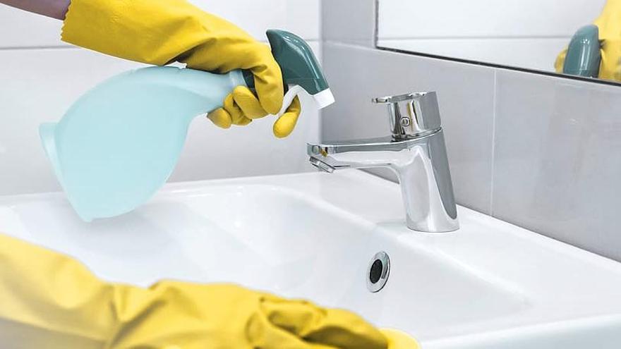 El producto que tienes en casa y es perfecto para limpiar y desinfectar la cocina o el baño