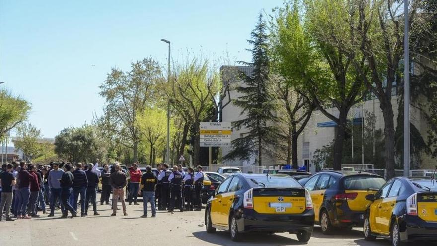 Zaragoza, junto a Madrid y Barcelona, piden a Fomento más control de las VTC