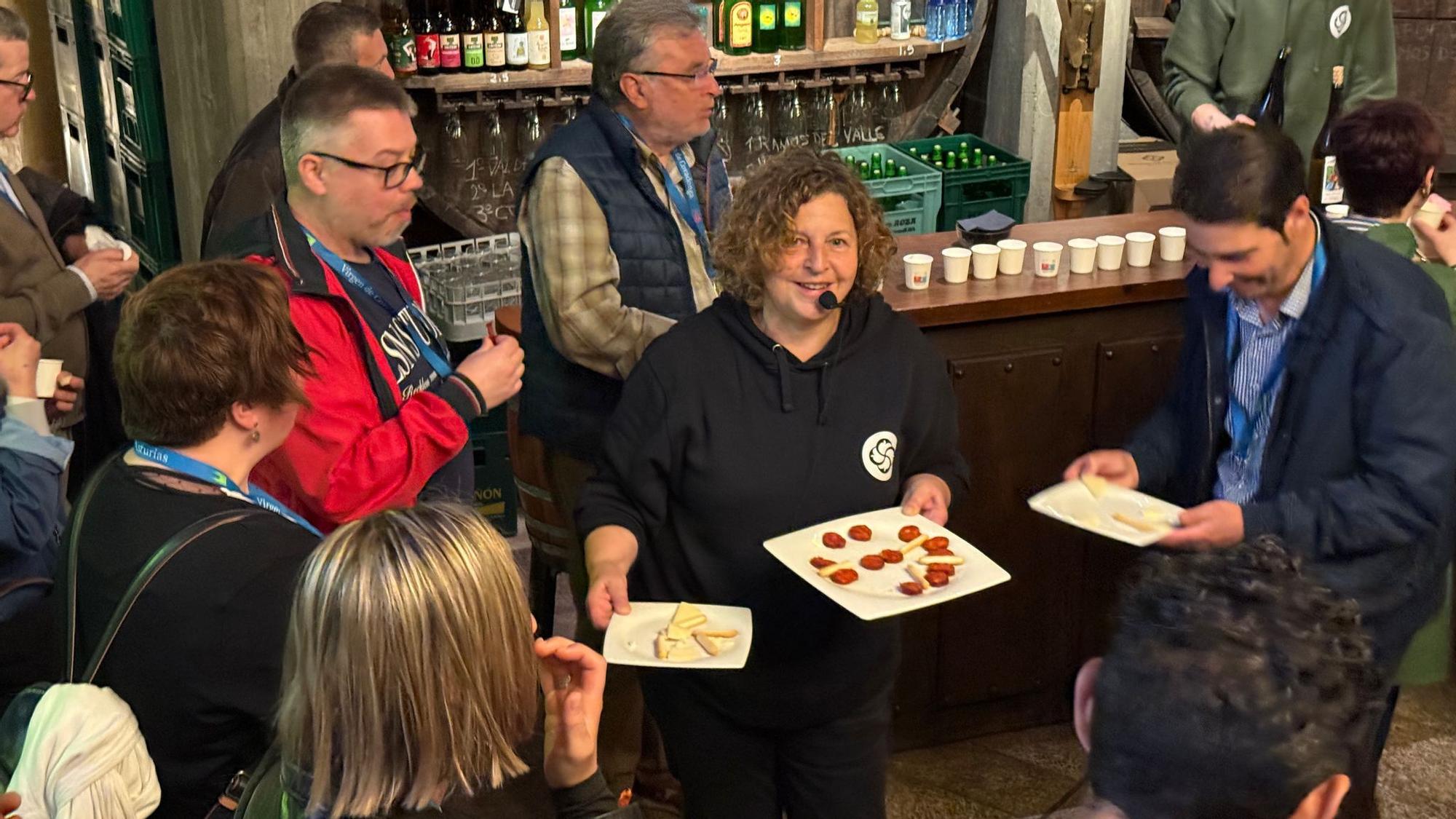 La Semana de la Floración del Manzano concluye con una visita al 'Sancta Sanctorum' de la cultura sidrera asturiana