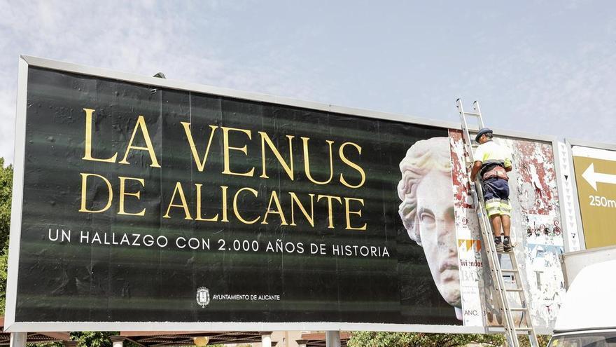 Vallas publicitarias sobre la Venus de Alicante