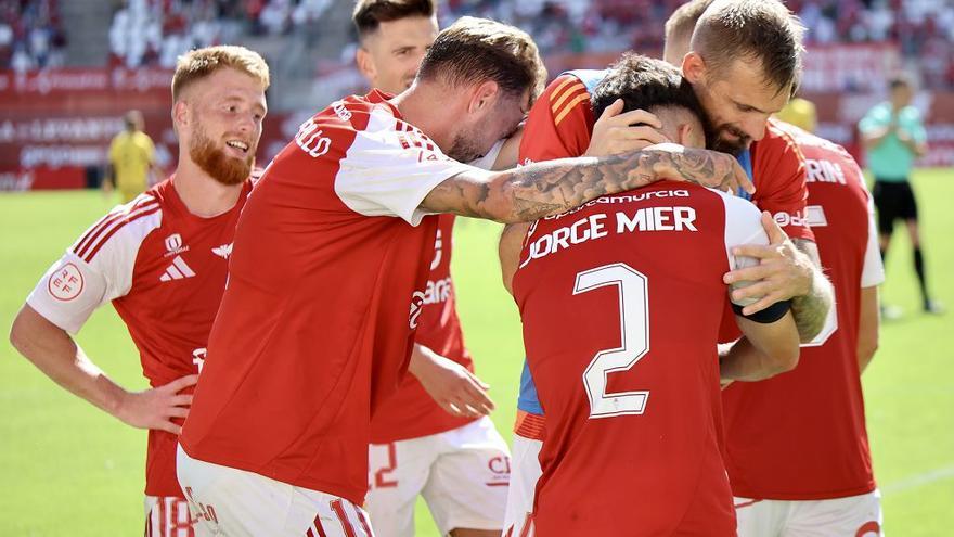 Alberto González y Mier sacan del bache al Real Murcia