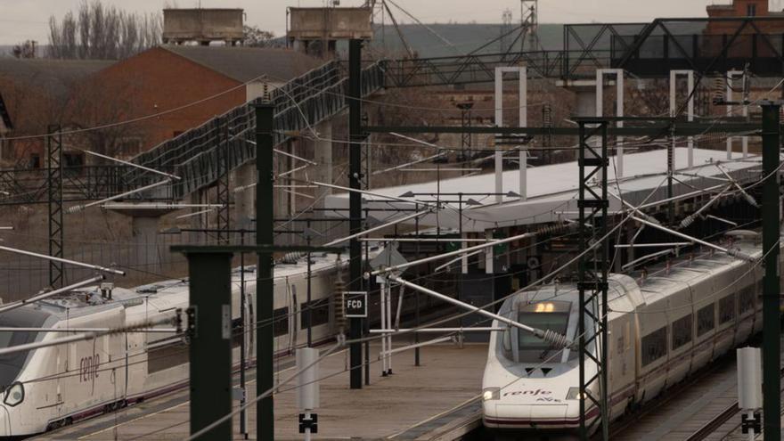 Trenes Avril pasan por Zamora en viajes de prueba. | J. L. F. (Archivo)