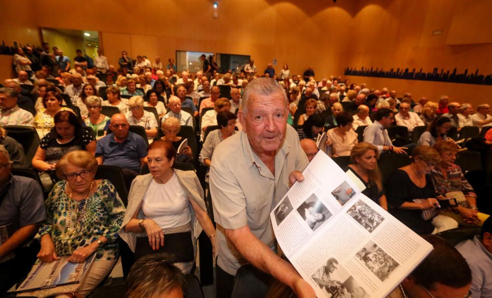 La presentación de la publicación histórica del periodista Vicente Fuster, de 200 páginas, reúne a más de 300 personas