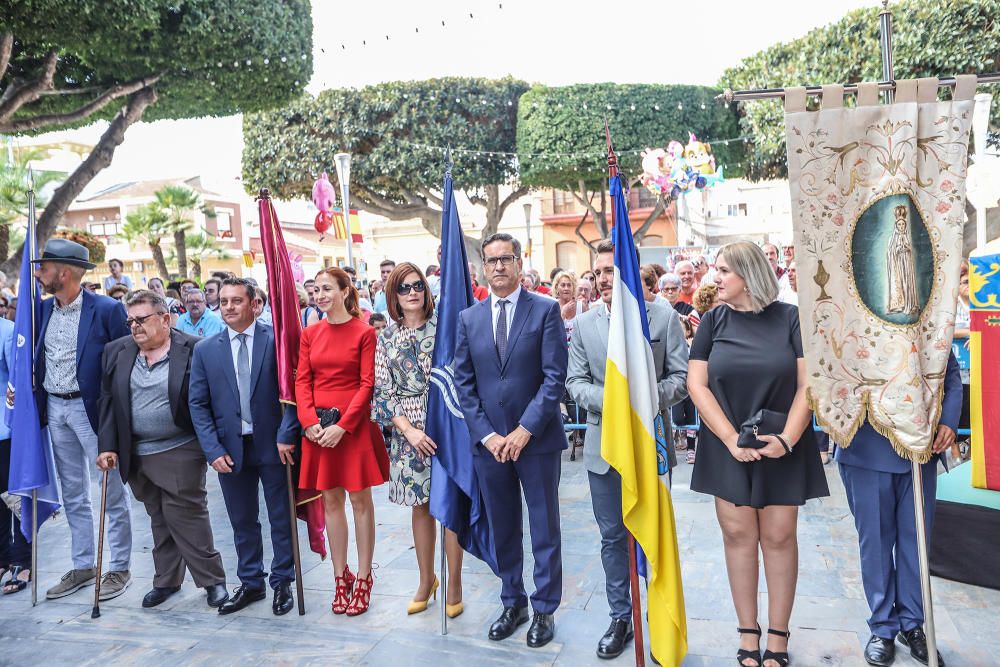 Benejúzar ha acogido el traslado de la patrona desde su santuario y un acto de homenaje a la Señera, en el día de la Comunidad Valenciana