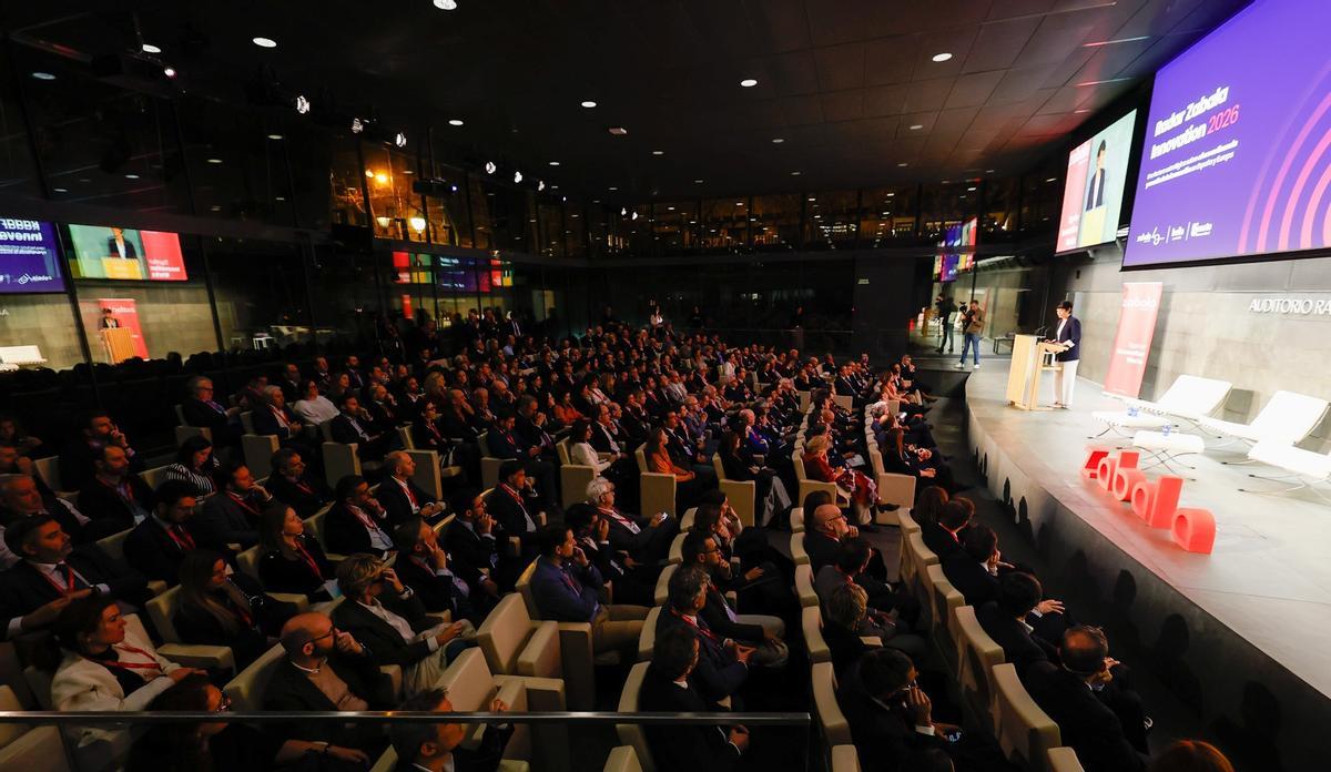 Presentació de l’informe, amb la ministra Elma Saiz