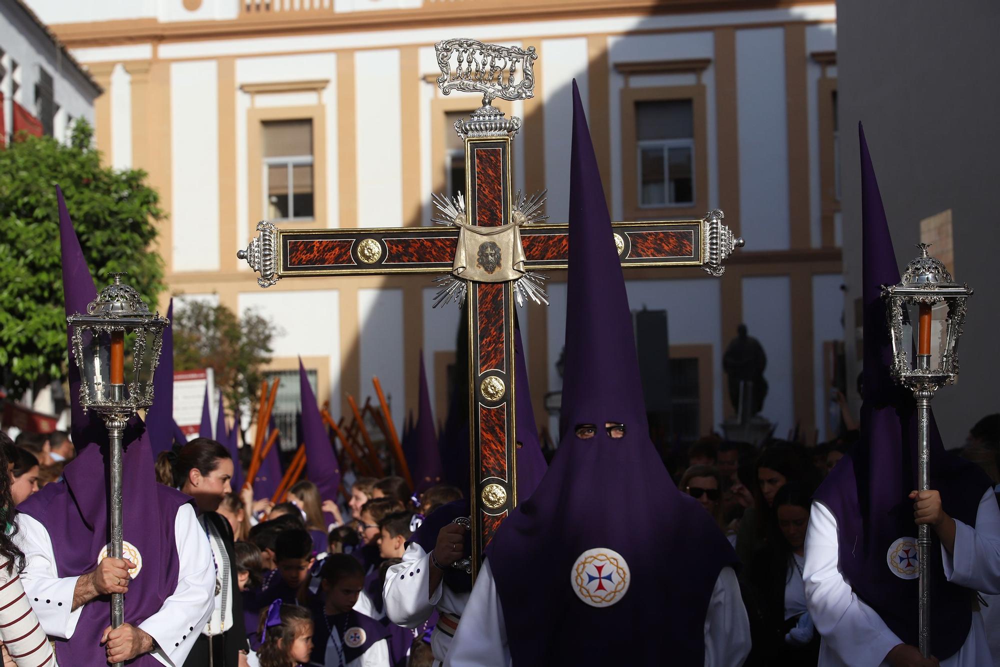 La procesión de la Hermanda de la Santa Faz en imágenes