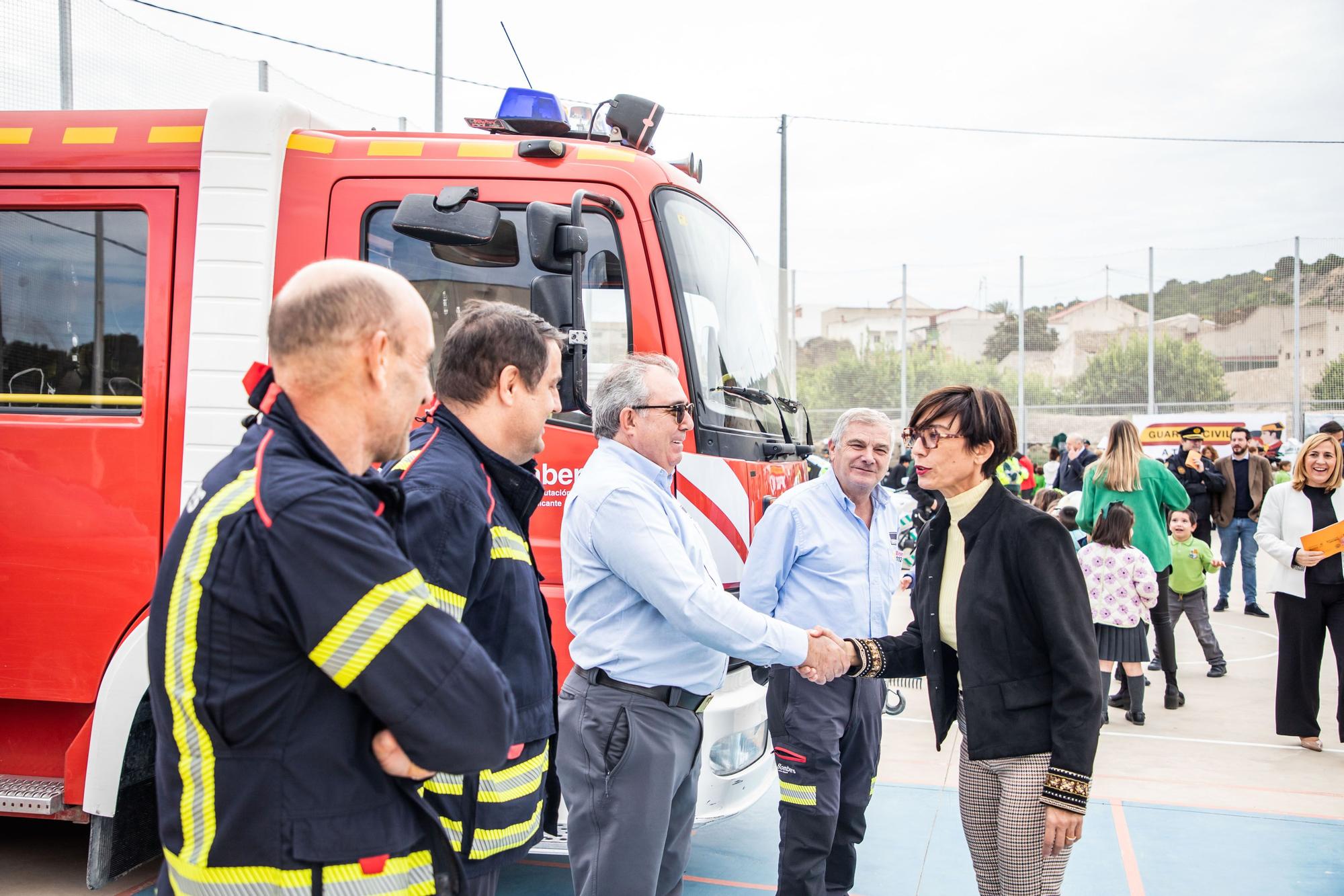 Visita de la Directora de la Guardia Civil al colegio de Hurchillo