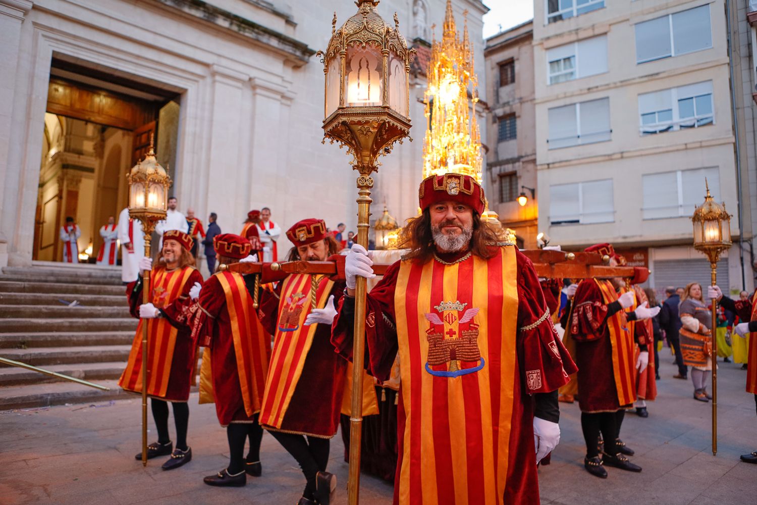 Alcoy rinde culto a su patrón