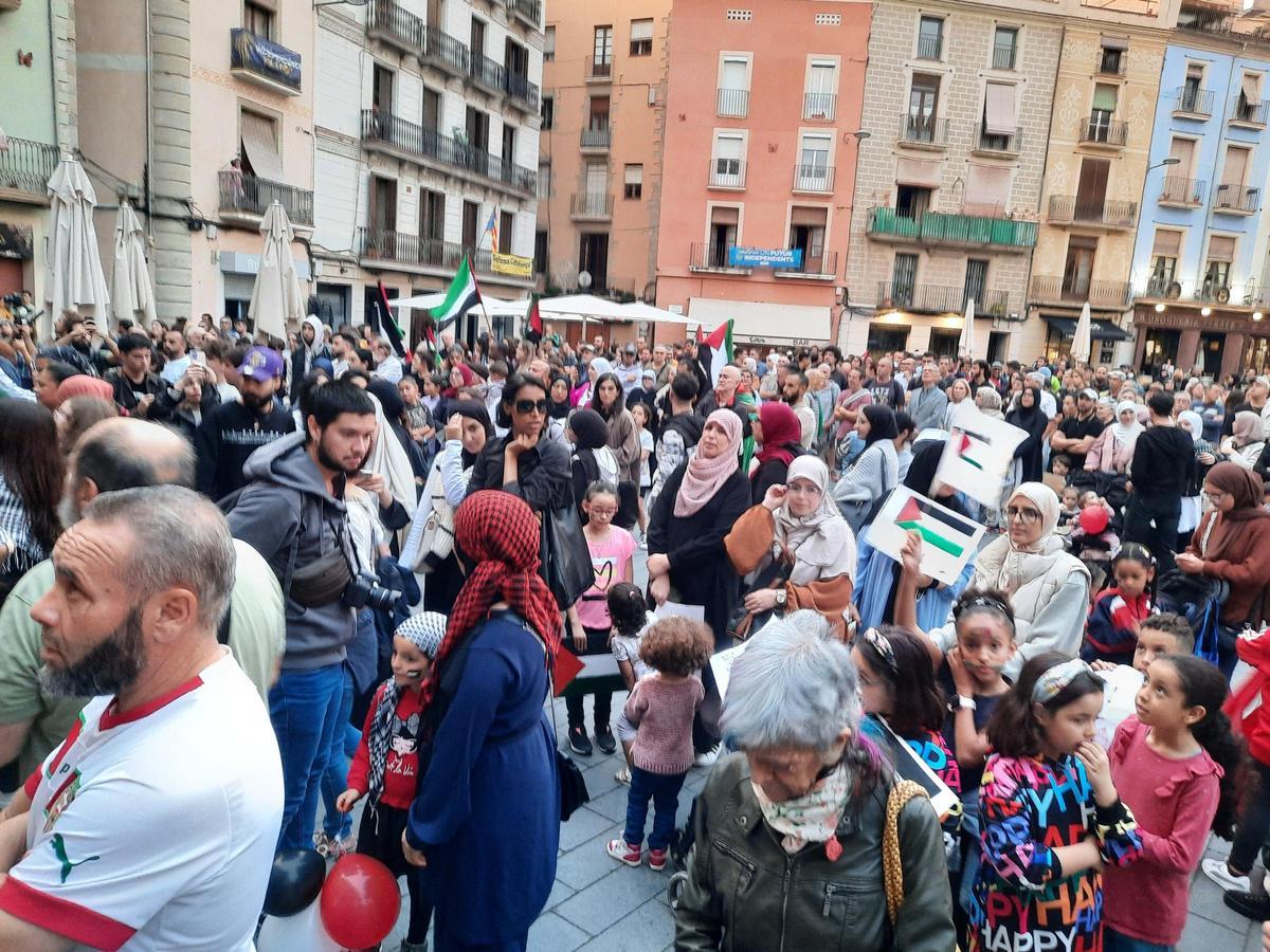 Aspecte de la plaça Major de Manresa