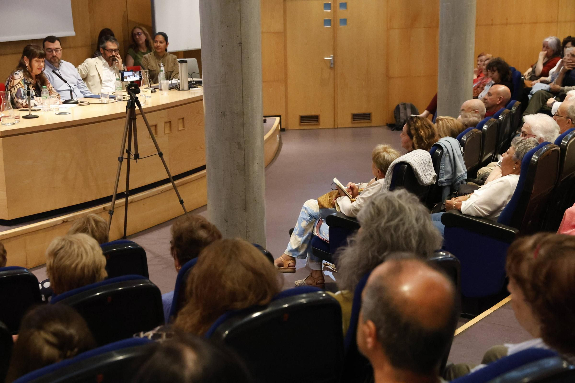 Barbón se abre en Gijón sobre su fe católica (en imágenes)