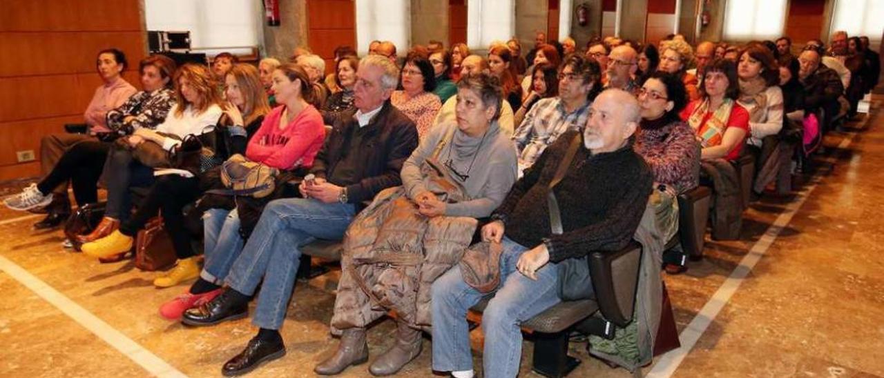 El público que asistió a la conferencia en el auditorio del Arenal. // Marta G. Brea