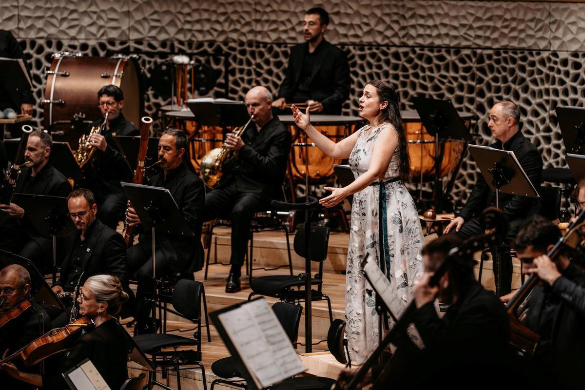 La soprano Núria Rial durante su actuación con la OBC en Hamburgo.