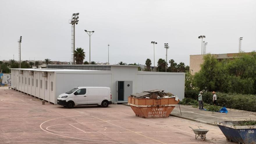 La presión escolar en Torrevieja: más de 300 matrículas fuera de plazo en solo un mes