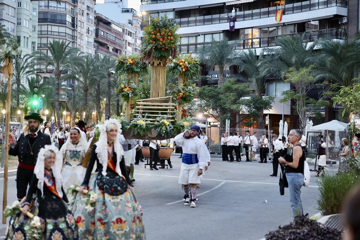 Segunda sesión de la Ofrenda en las Hogueras de Alicante