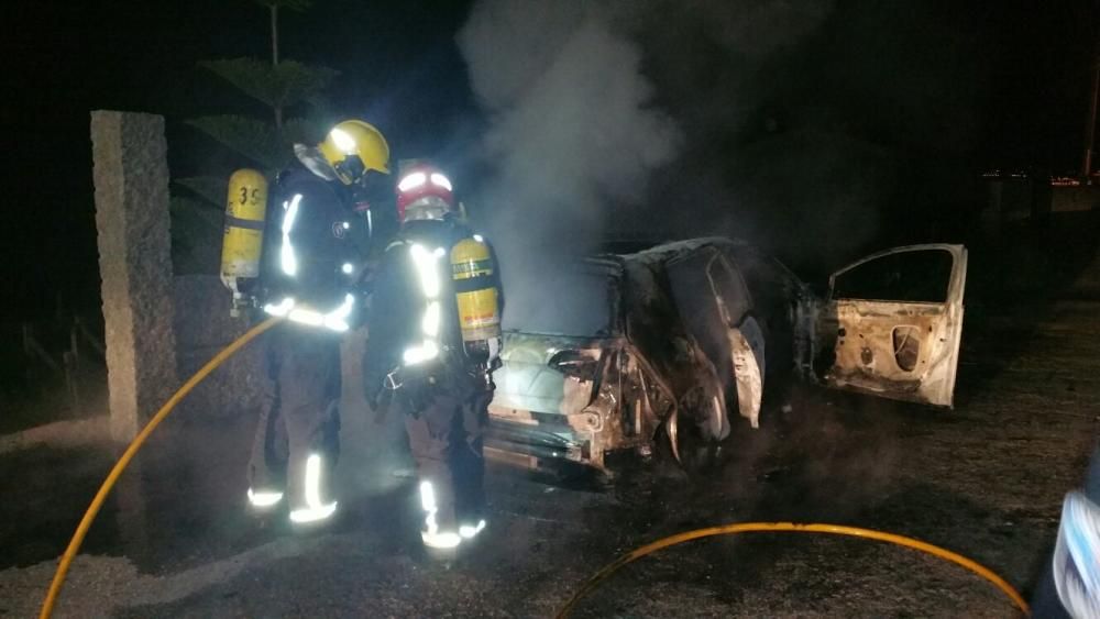 Segundo coche en llamas en Bueu en menos de 24 horas