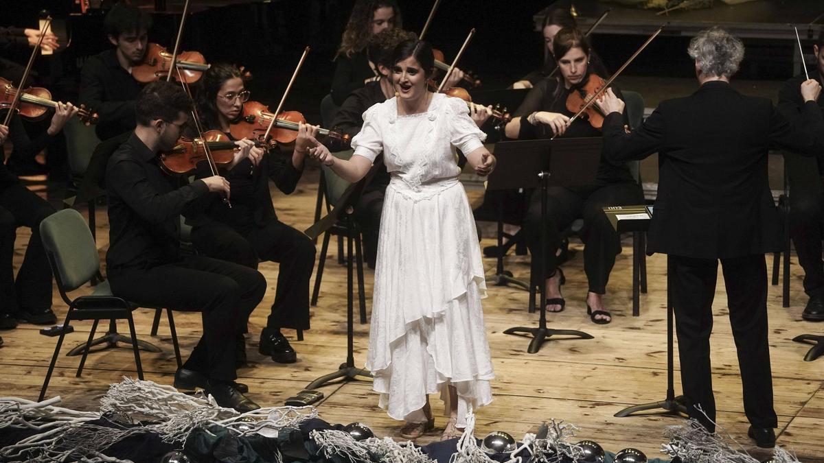 La soprano lírica Clara Renom amb la Camerata Bacasis, durant el concert 'El so dels somnis'