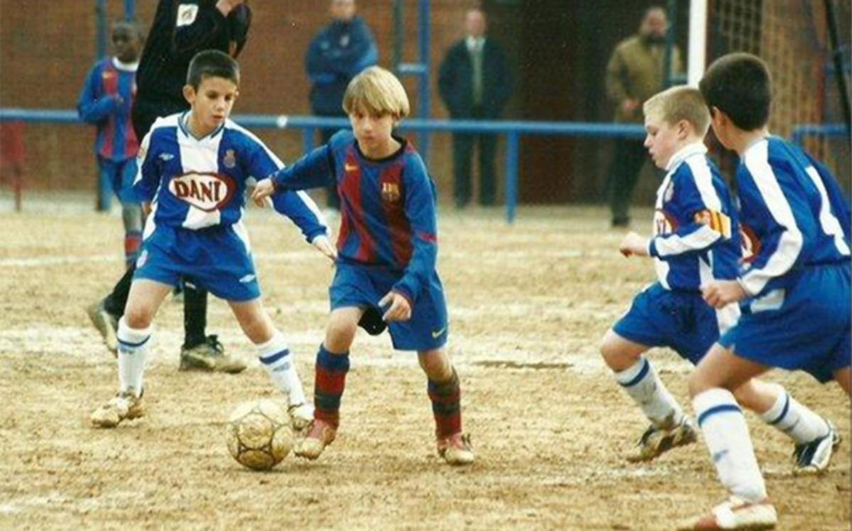 Sergi Samper, en un partido de su etapa formativa en la cantera del Barça
