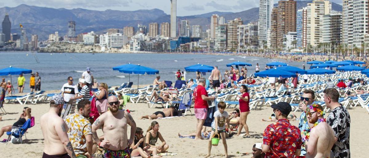 Turistas en Benidorm este fin de semana. Turistas en Benidorm este fin de semana.