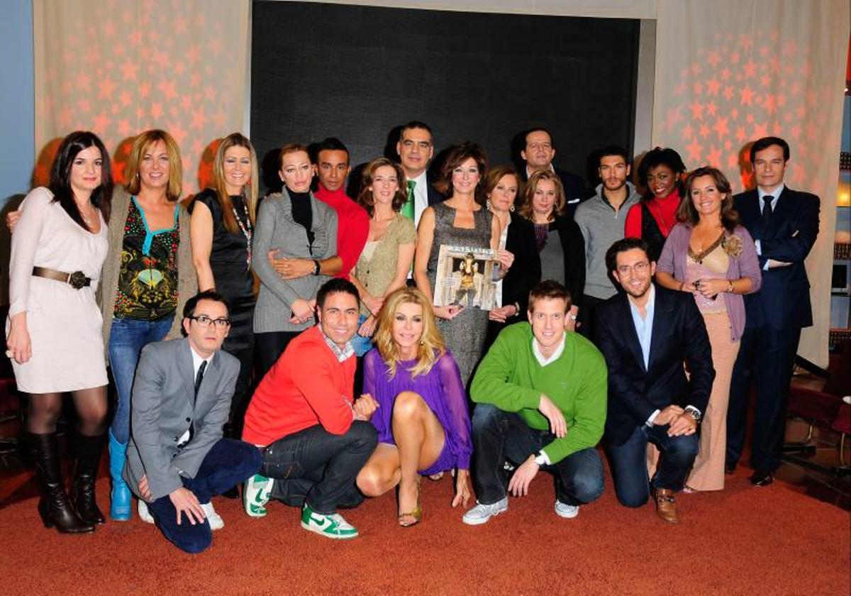 Ana Rosa Quintana con sus colaboradores, entre los que estaba Belén Esteban