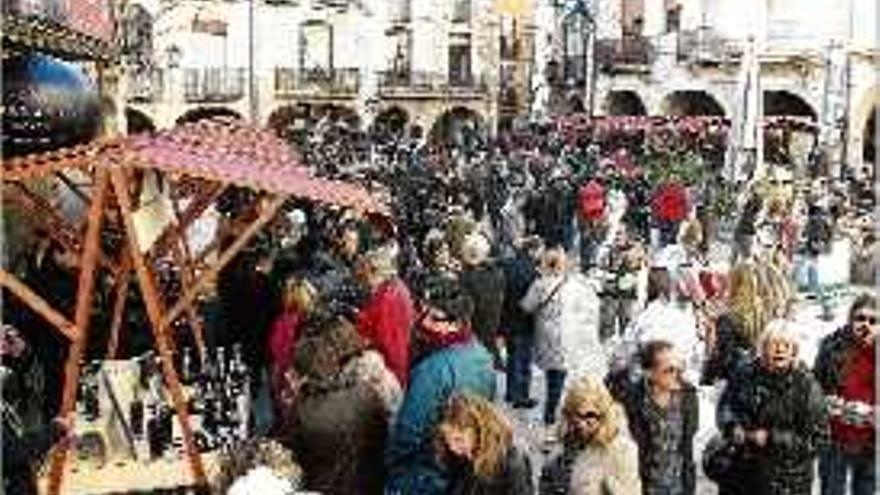 Besalú celebra la 33a edició de la fira de la ratafia