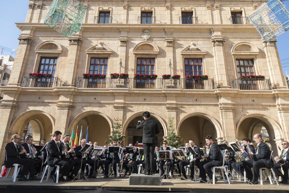 Avtos del Día de Constitución en la plaza María Agustina y plaza Mayor de Castelló